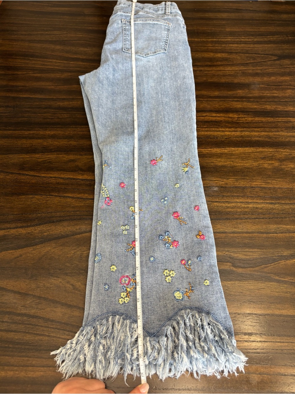 Charlie B Embroidered Fringe Hem Crop Jeans Floral Boho Size 10 - Picture 8 of 9